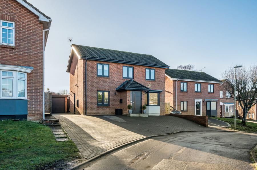 4 bedroom  detached house for sale