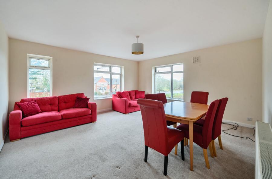 6 bedroom  semi-detached house for sale