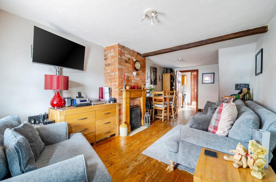 2 bedroom  terraced house for sale