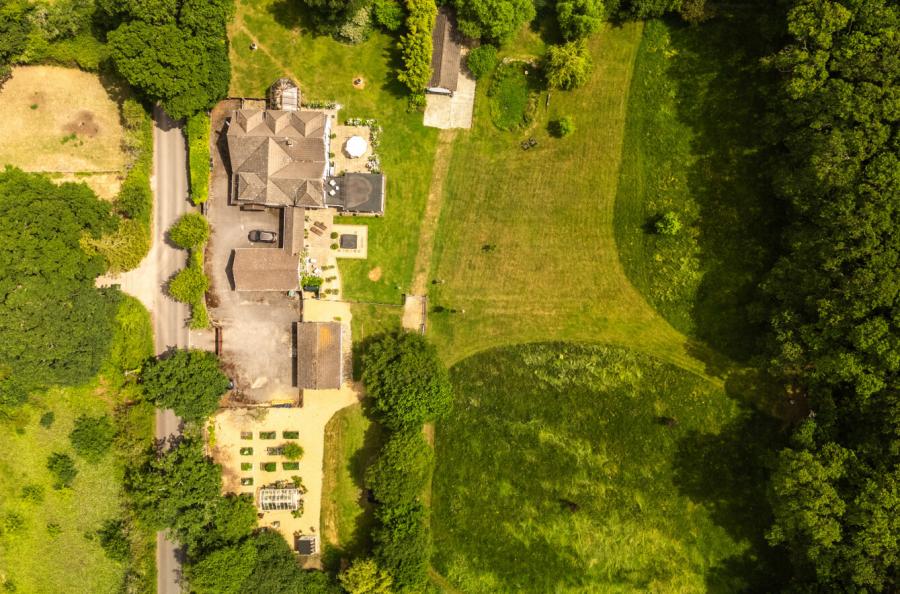 5 bedroom  detached house for sale