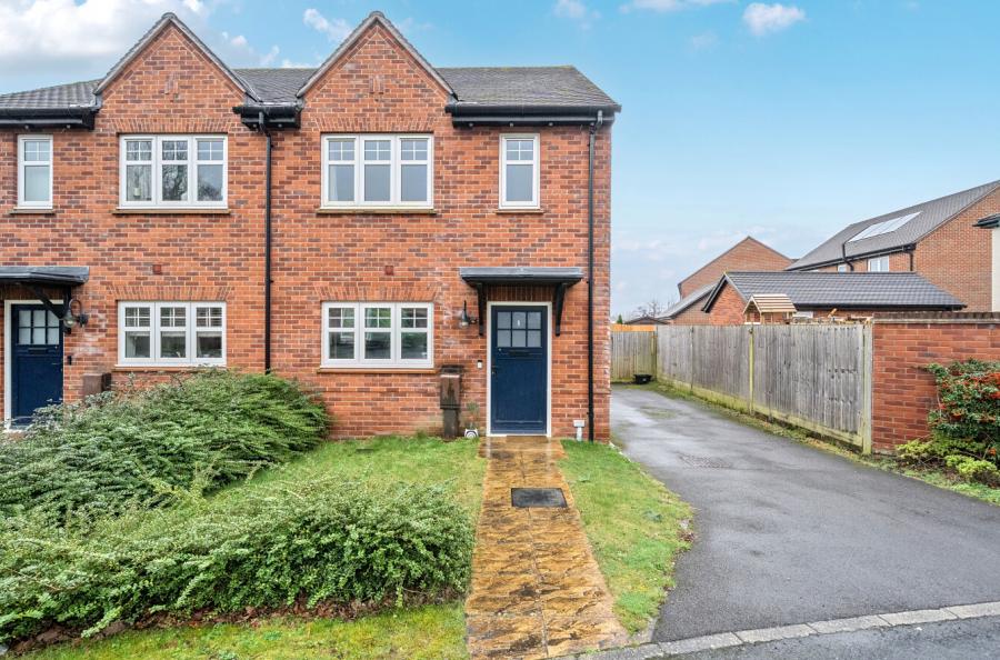 2 bedroom semi-detached house for sale