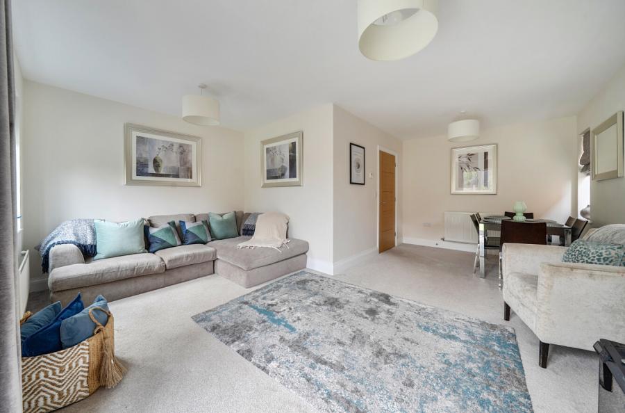 3 bedroom  semi-detached house for sale