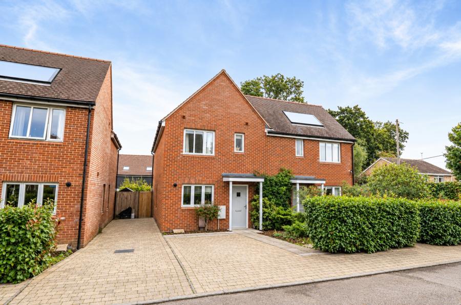 3 bedroom semi-detached house for sale