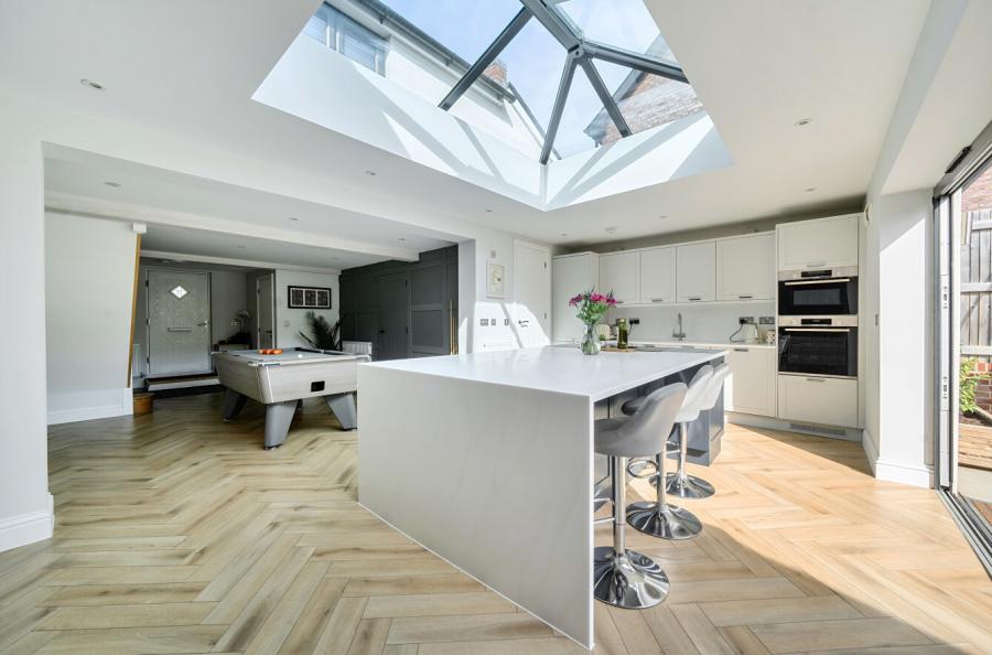 4 bedroom  semi-detached house for sale