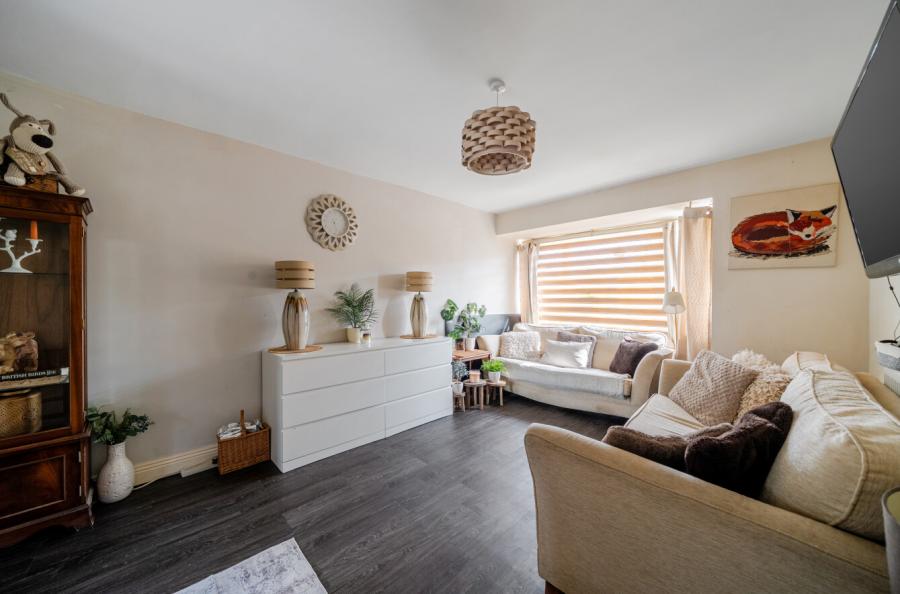 3 bedroom  terraced house for sale