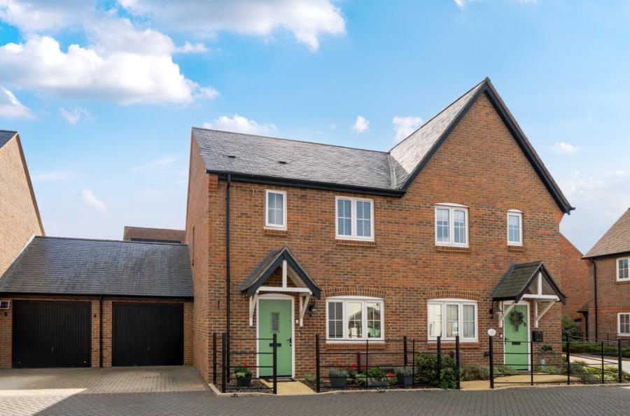 3 bedroom  semi-detached house for sale