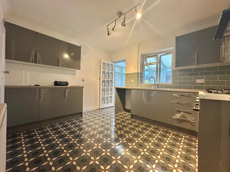 3 bedroom  terraced house to rent