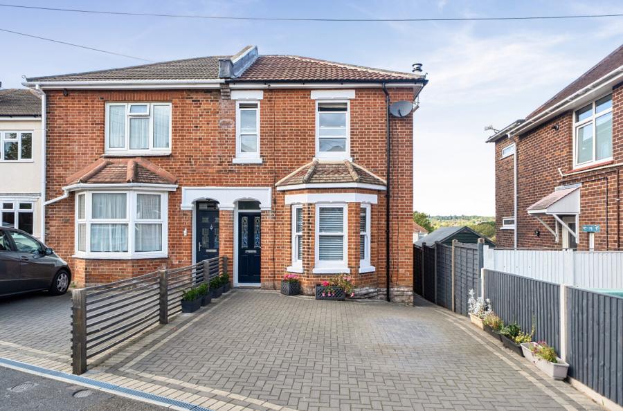3 bedroom  semi-detached house for sale
