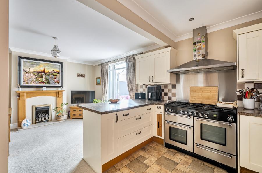 4 bedroom  detached house for sale