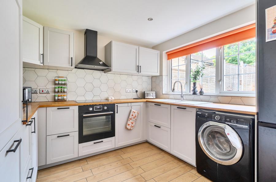 2 bedroom  semi-detached house for sale