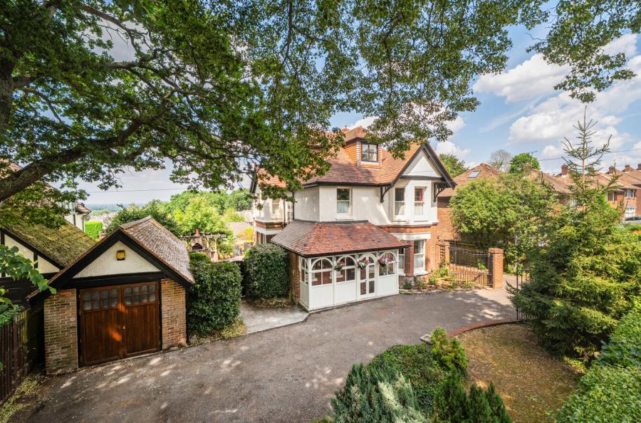 6 bedroom  detached house for sale