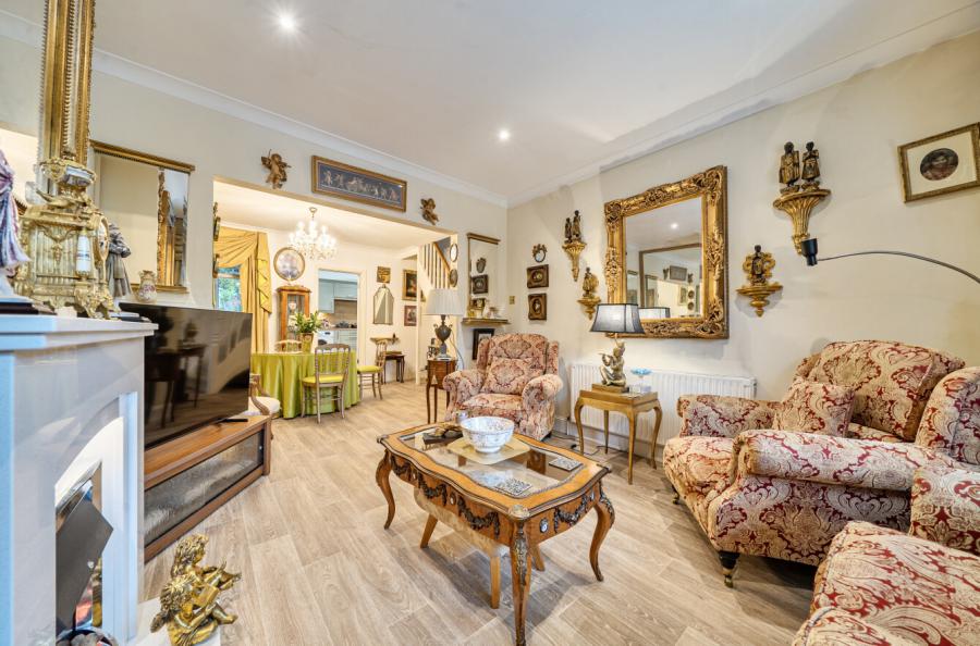 2 bedroom  semi-detached house for sale