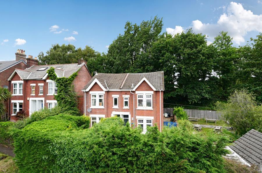 2 bedroom  semi-detached house for sale