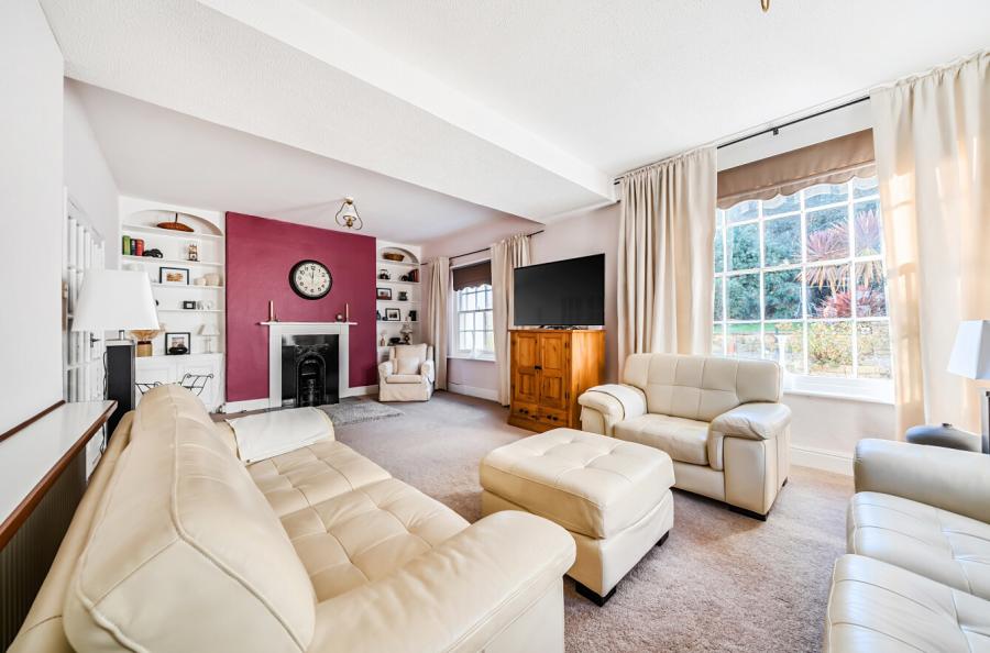 4 bedroom  semi-detached house for sale