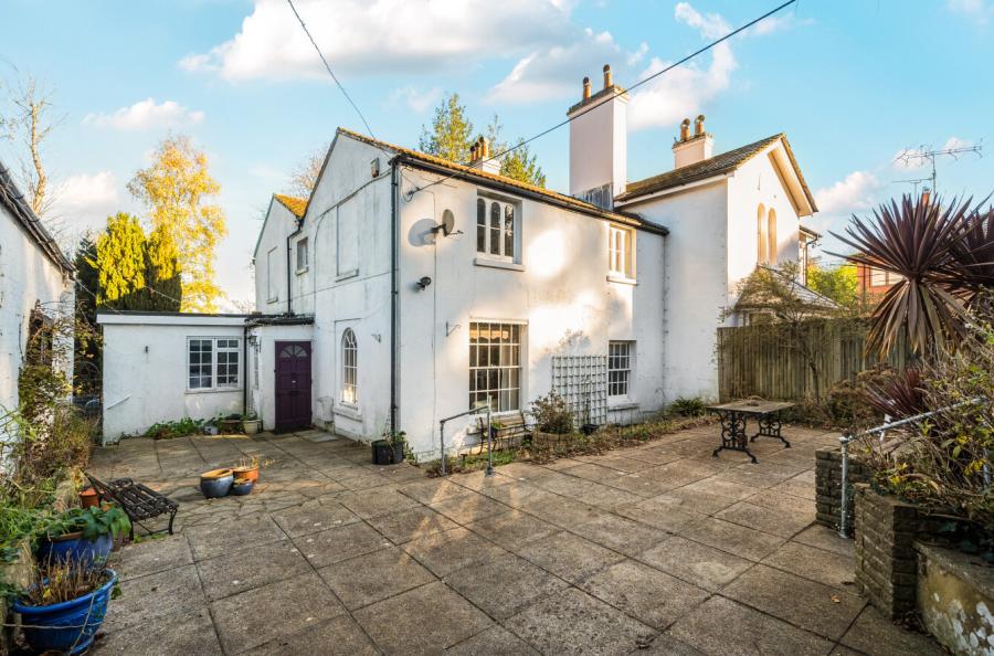 4 bedroom  semi-detached house for sale