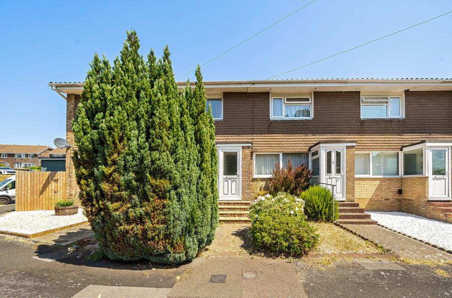 2 bedroom  terraced house for sale