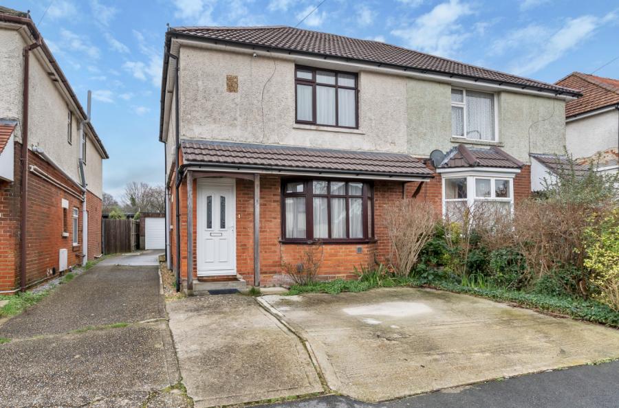 3 bedroom  semi-detached house for sale