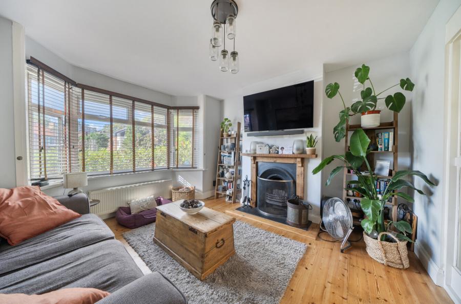 3 bedroom  semi-detached house for sale