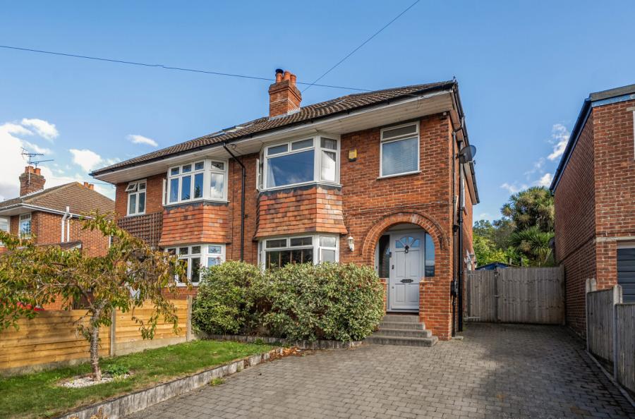 3 bedroom  semi-detached house for sale