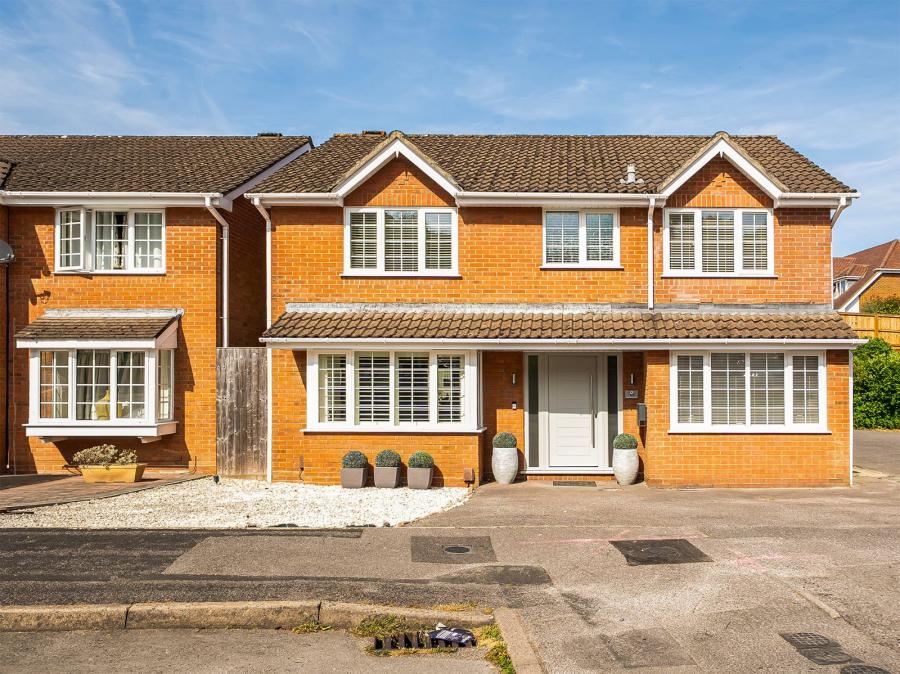 4 bedroom  detached house for sale