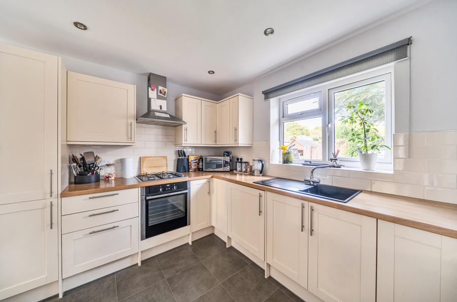 2 bedroom  detached bungalow for sale