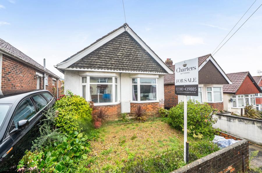 2 bedroom  detached bungalow for sale