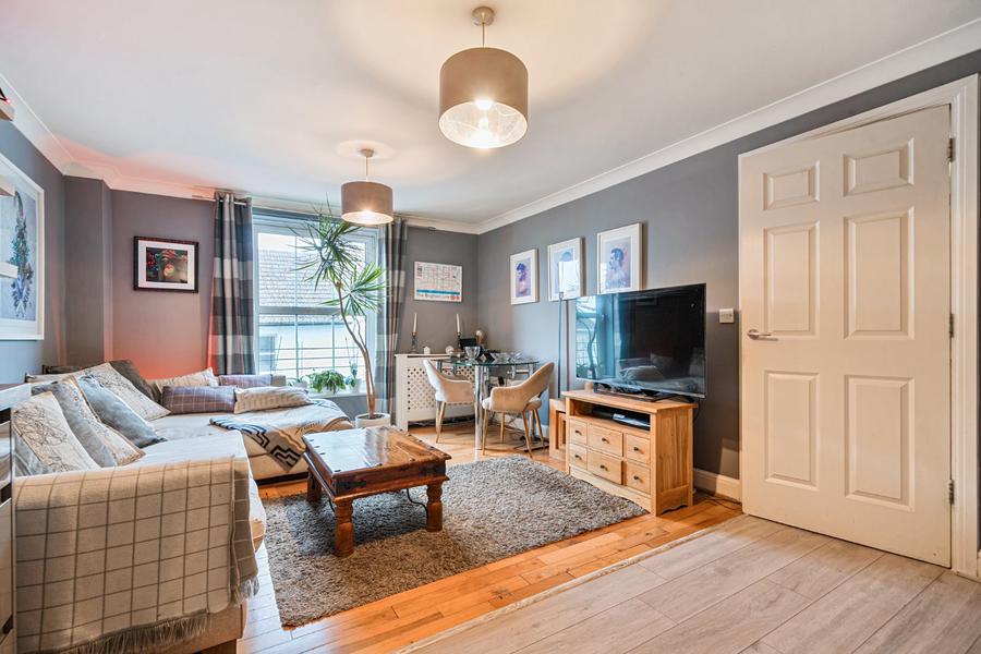 2 bedroom apartment to rent
