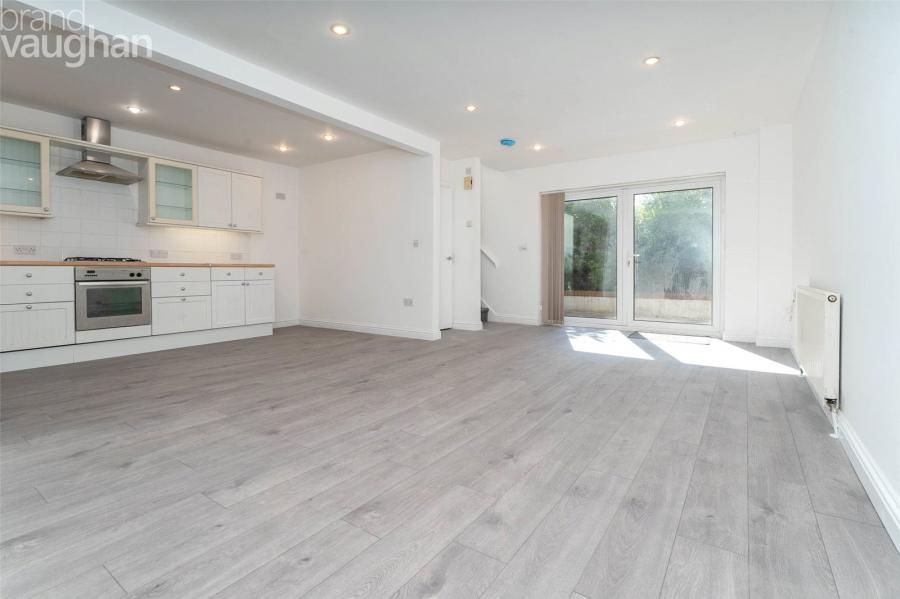 2 bedroom  semi-detached house to rent