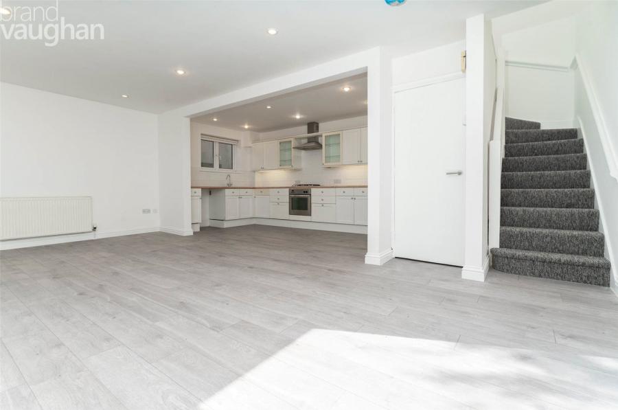2 bedroom  semi-detached house to rent