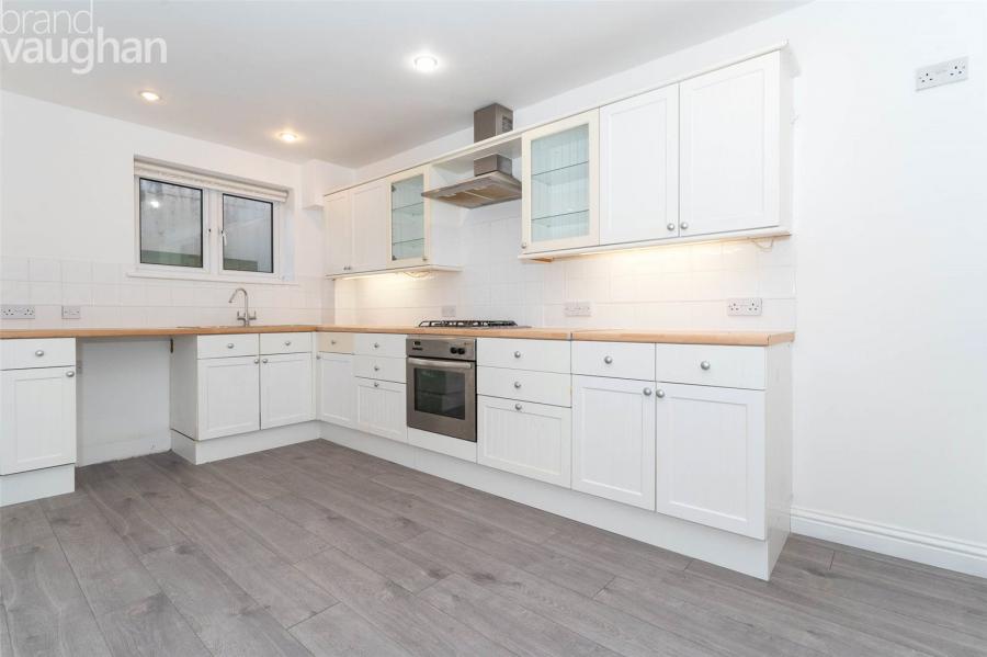 2 bedroom  semi-detached house to rent