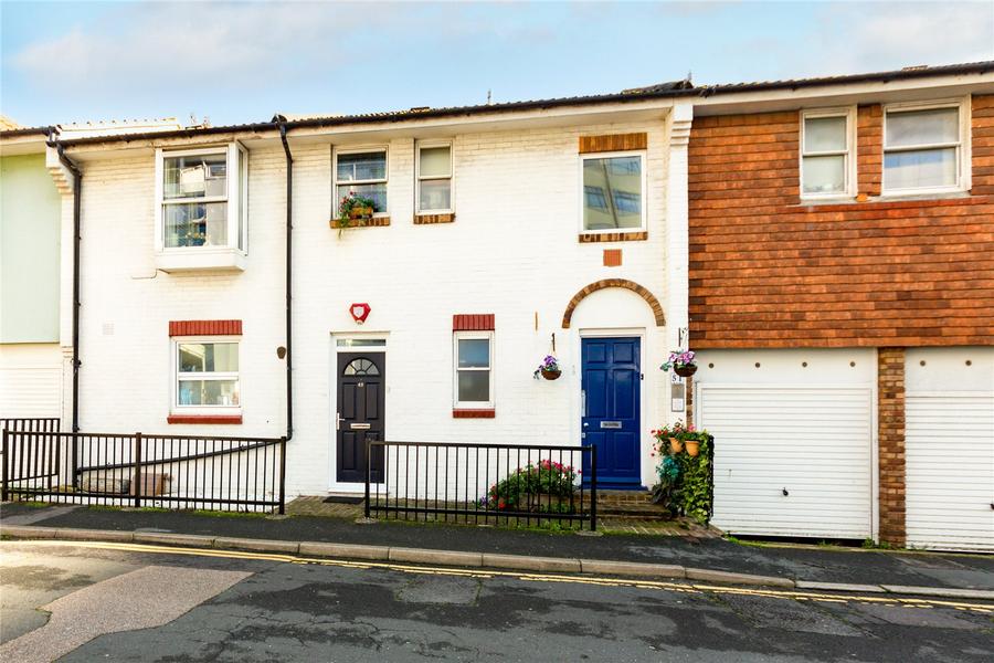 2 bedroom  terraced maisonette to rent