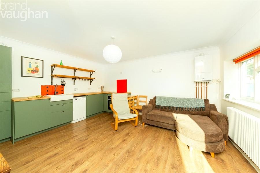 2 bedroom  terraced maisonette to rent