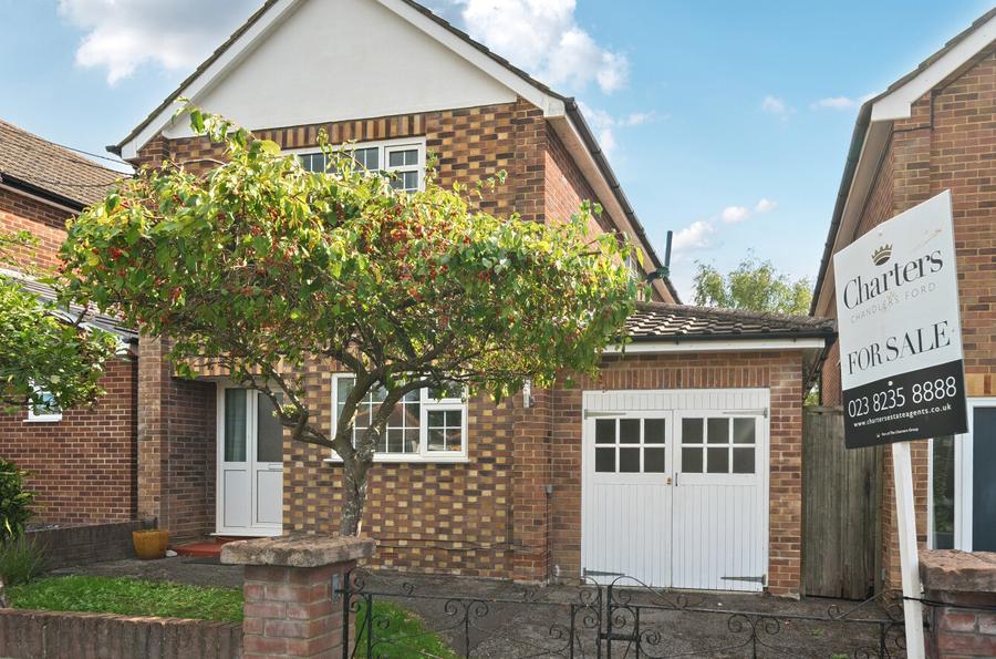 3 bedroom  detached house for sale