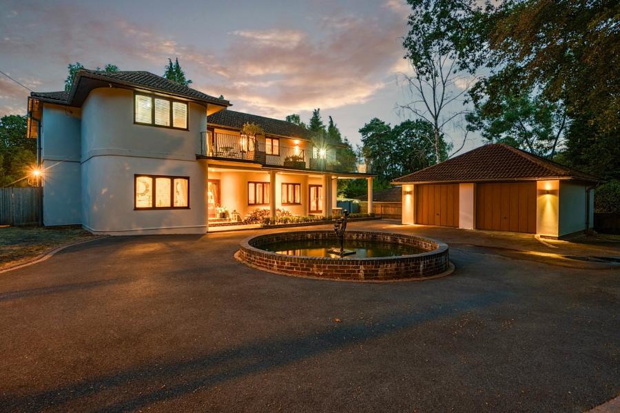 5 bedroom  detached house for sale