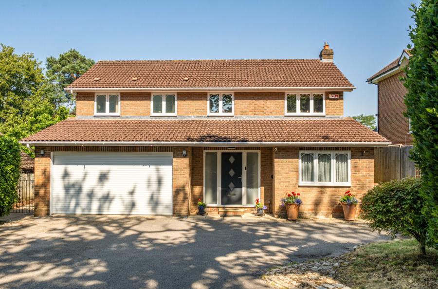 4 bedroom  detached house for sale