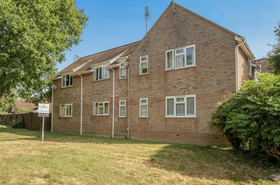 2 bedroom maisonette for sale