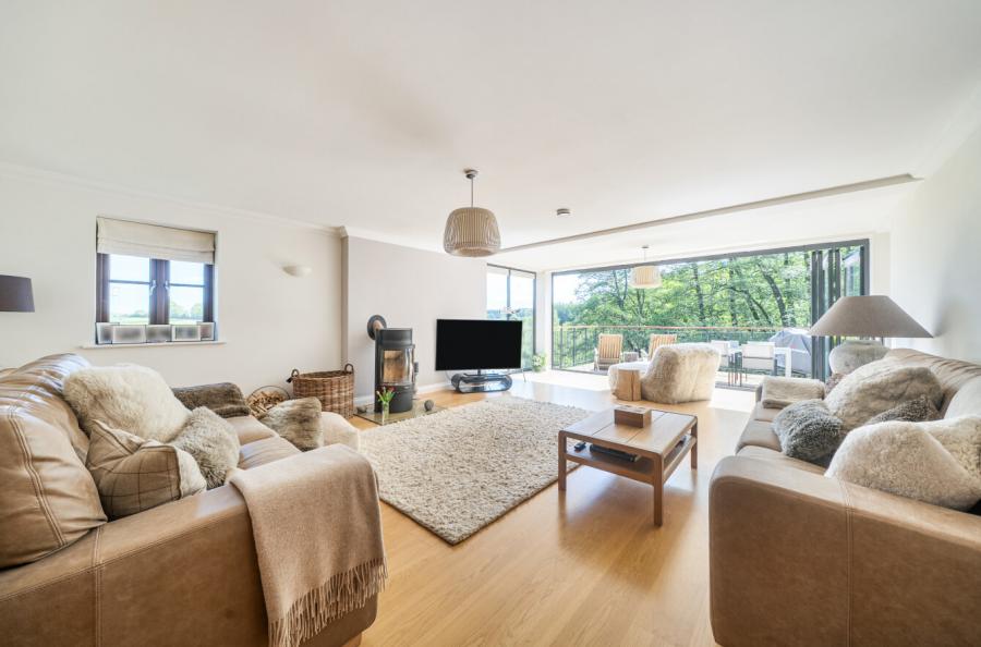 5 bedroom  detached house for sale