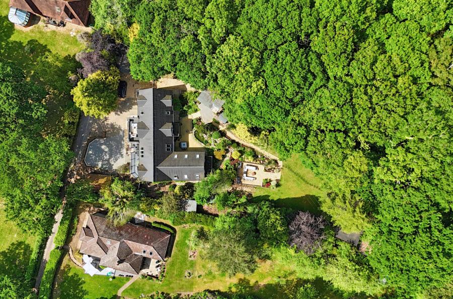 5 bedroom  detached house for sale
