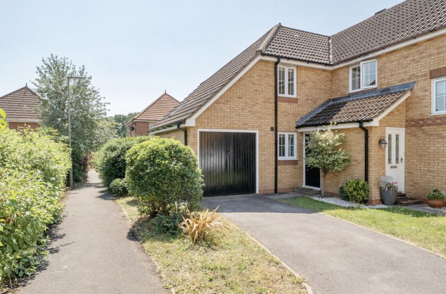 3 bedroom  semi-detached house for sale