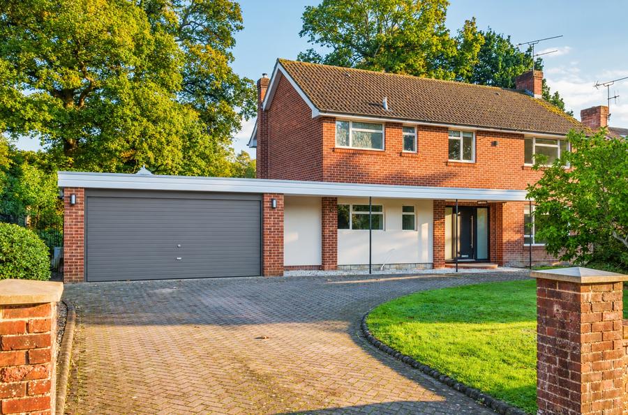 4 bedroom  detached house for sale