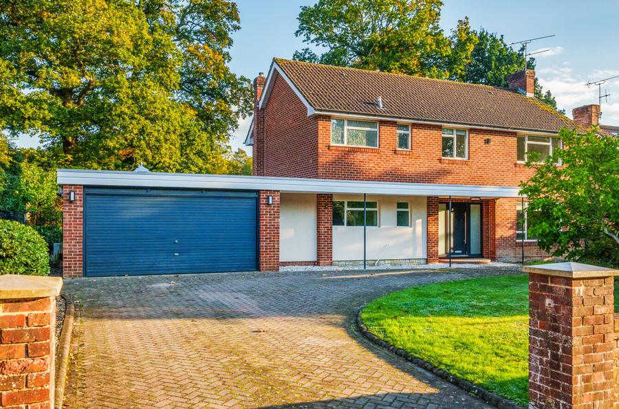 4 bedroom  detached house for sale