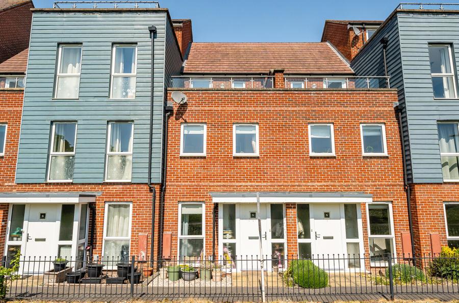 3 bedroom  terraced house for sale