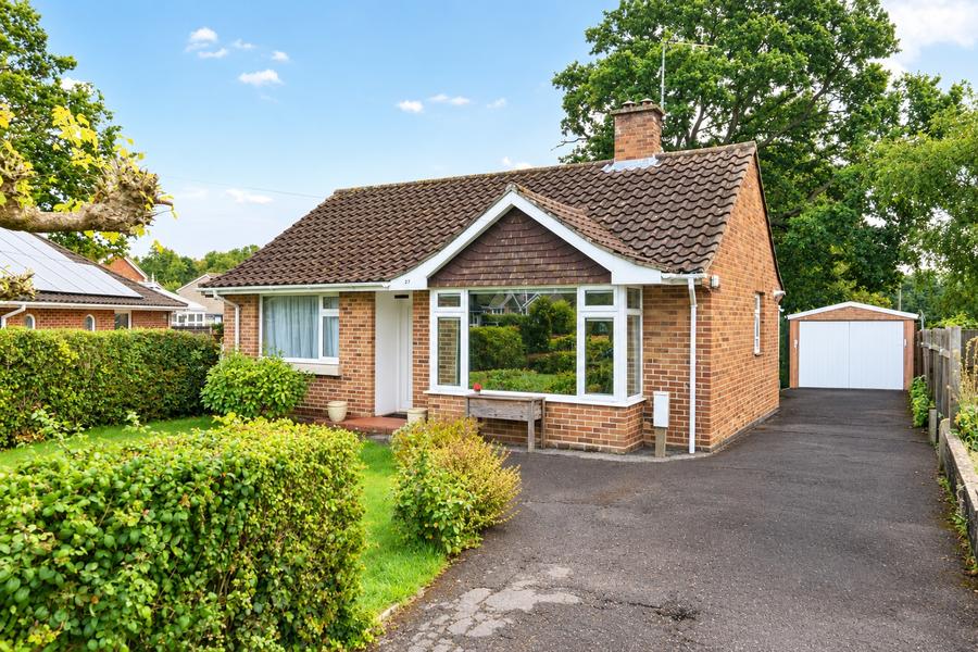 2 bedroom  detached bungalow for sale