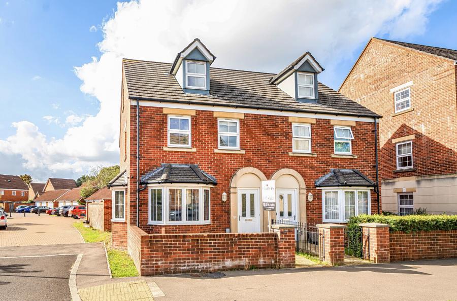 3 bedroom semi-detached house for sale