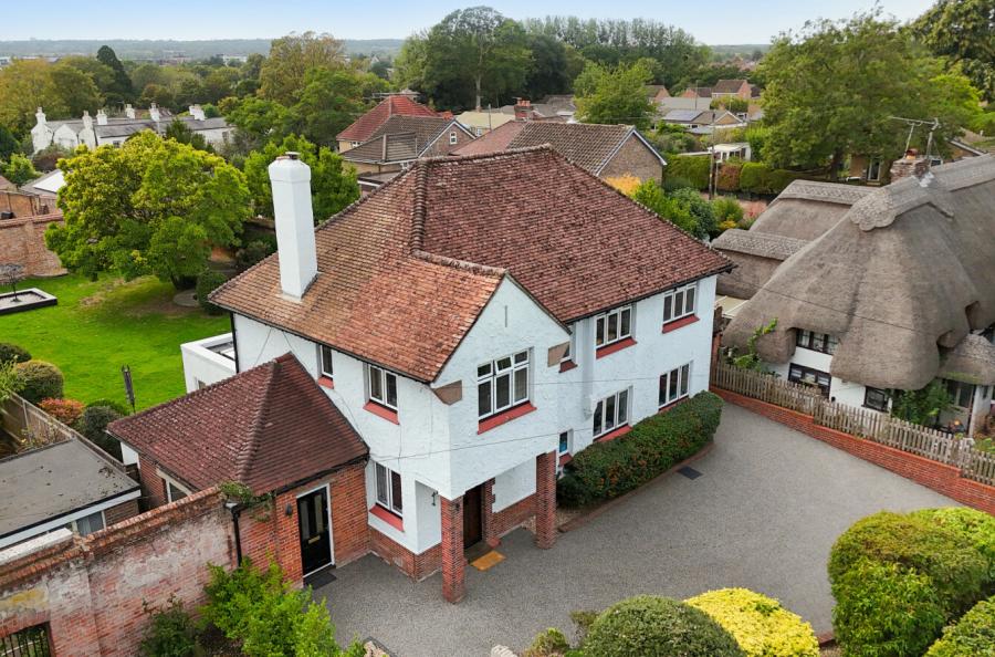 4 bedroom  detached house for sale