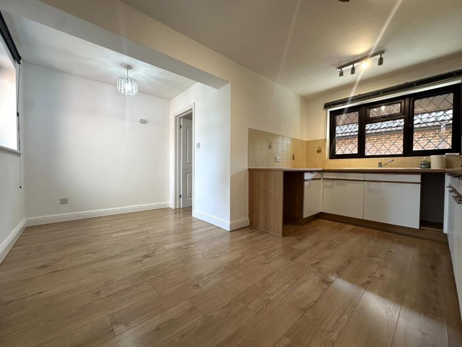 5 bedroom  detached house to rent