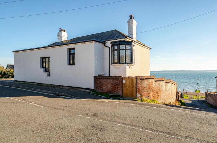 4 bedroom  detached detached house to rent