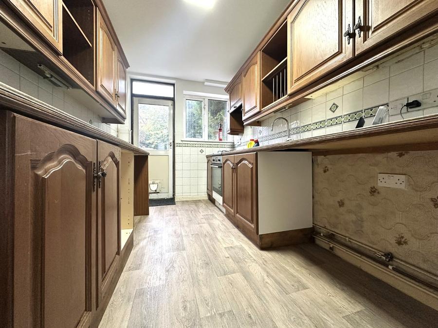3 bedroom  semi-detached house to rent
