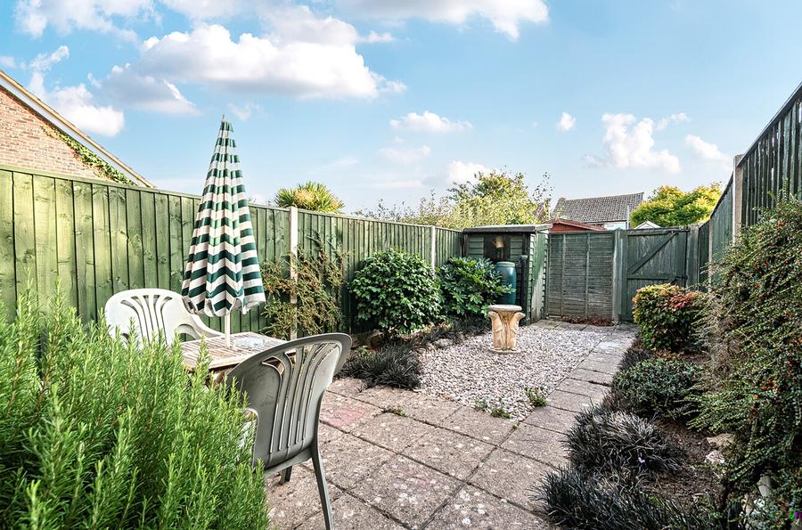 2 bedroom  terraced house for sale