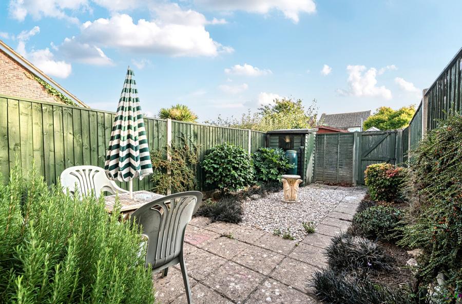 2 bedroom  terraced house for sale